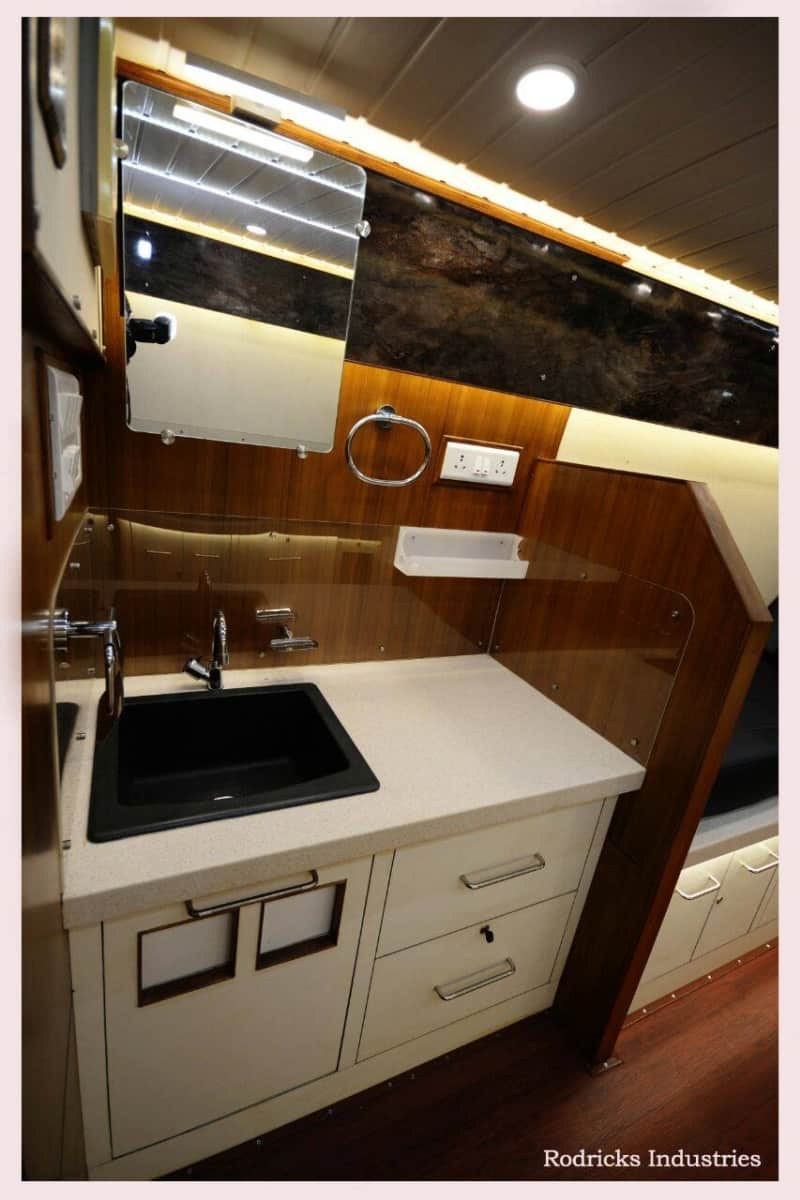 blood-mobile-bus-02