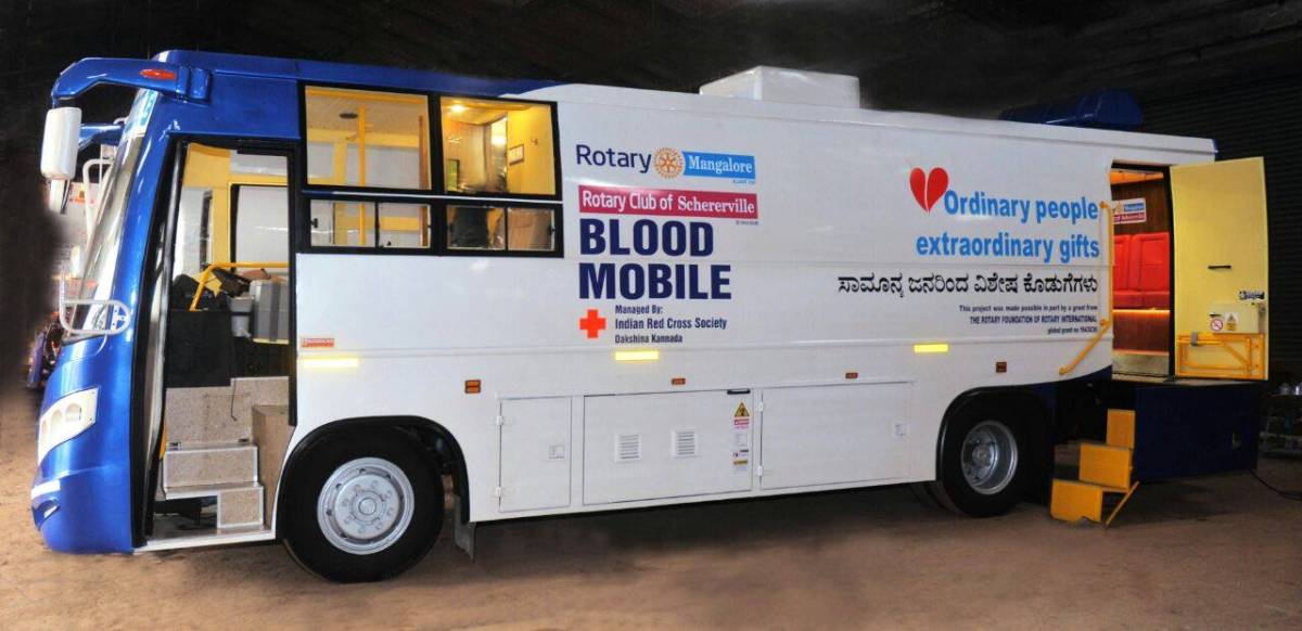 blood-mobile-bus-03