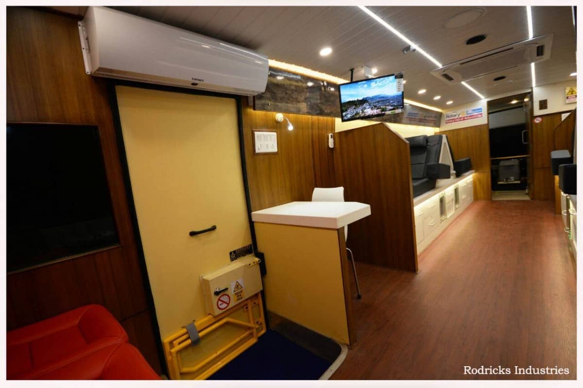 blood-mobile-bus-05